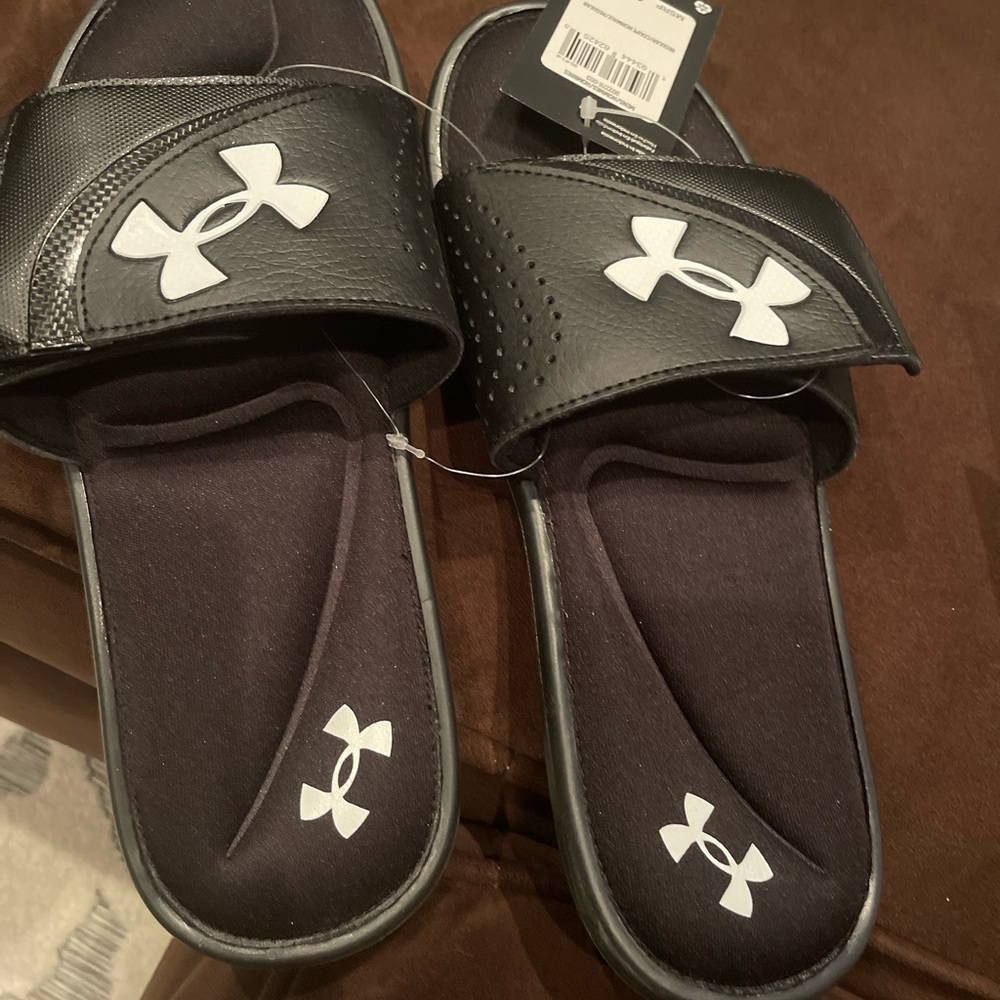 Under armor men's size 10 brand new slides.